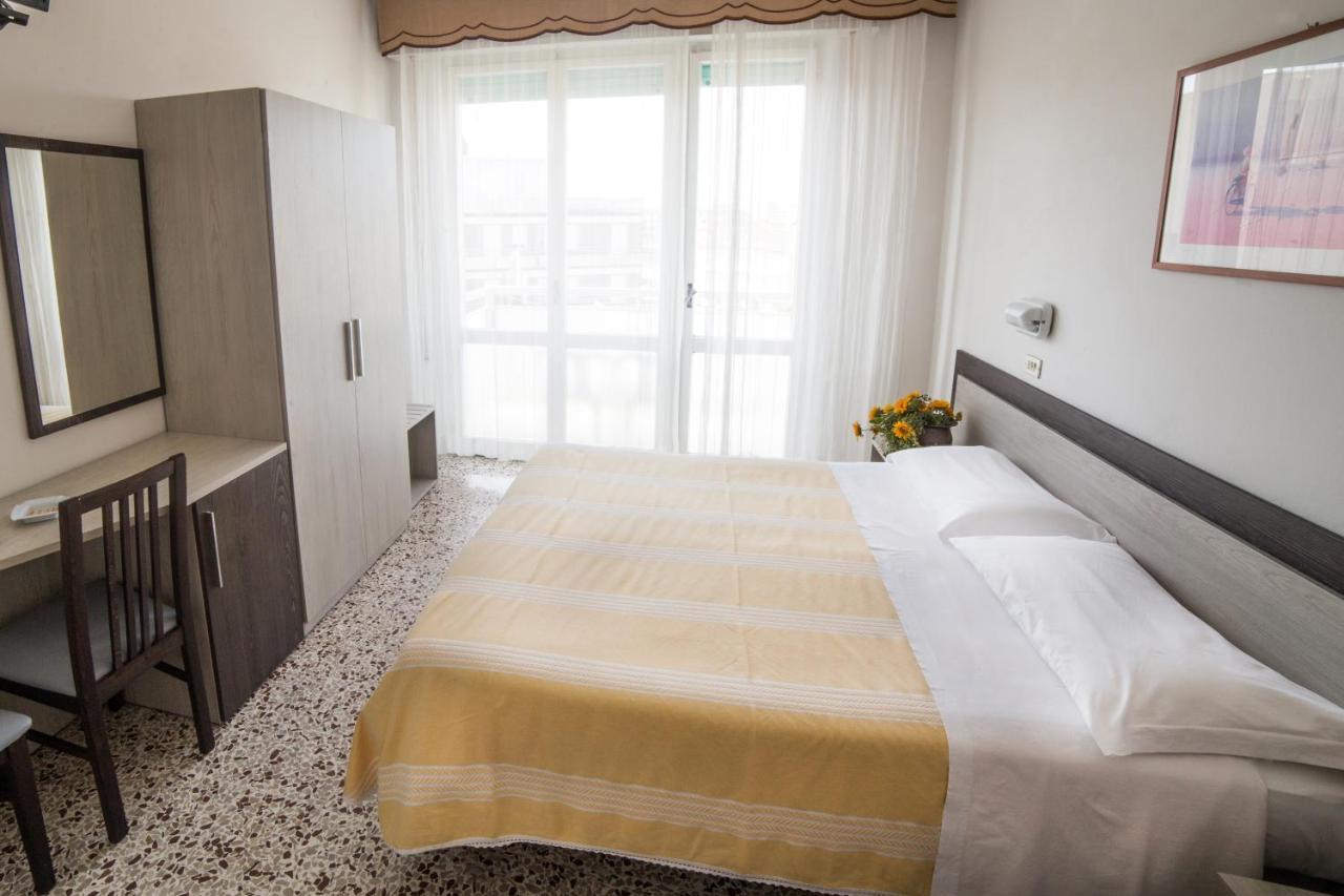 Hotel Europa Gabicce Mare Extérieur photo